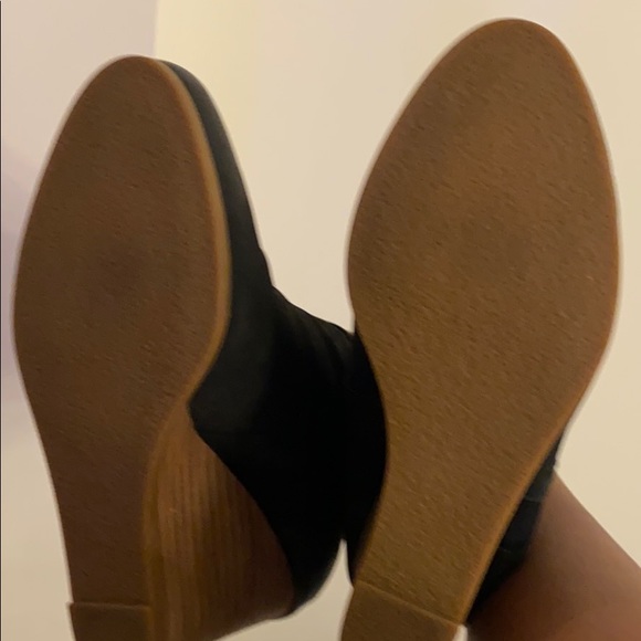 SOLD Crown Vintage Carly Bootie - Picture 4 of 4